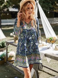 Kleid In Dunkelblau/ Bunt