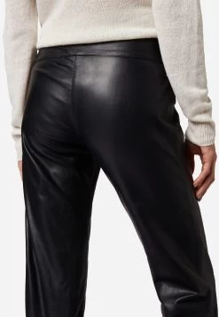 Lederhose Low Cut In Schwarz -Damenmodegeschäft ricano lederhose low cut in schwarz 3